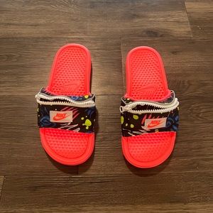 Nike Fanny pack slides. Size 8
